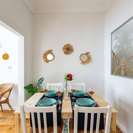 Colorful Flat With Excellent Location Near Trendy Attractions In Kadikoy Daire