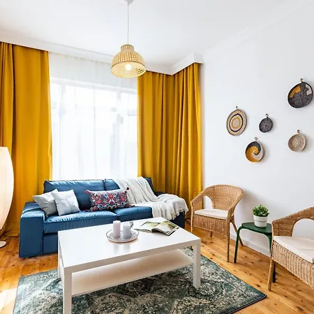 Colorful Flat With Excellent Location Near Trendy Attractions In Kadikoy Daire İstanbul