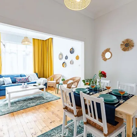 Colorful Flat With Excellent Location Near Trendy Attractions In Kadikoy Daire