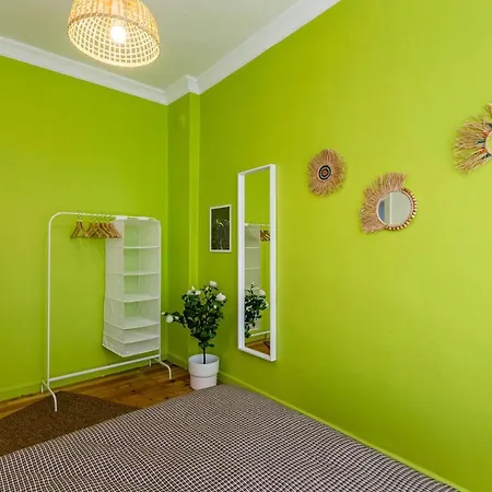 Colorful Flat With Excellent Location Near Trendy Attractions In Kadikoy Daire