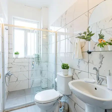Colorful Flat With Excellent Location Near Trendy Attractions In Kadikoy Daire İstanbul