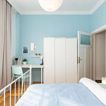 Colorful Flat With Excellent Location Near Trendy Attractions In Kadikoy Daire